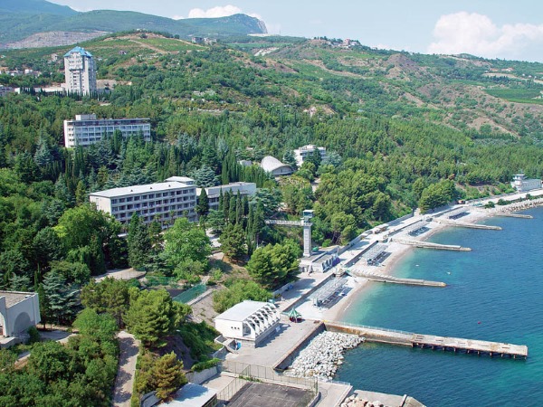 Алушта. Пансионаты на берегу моря, с бассейном, питанием "Все включено", пляжем, лечением. Цены путевок