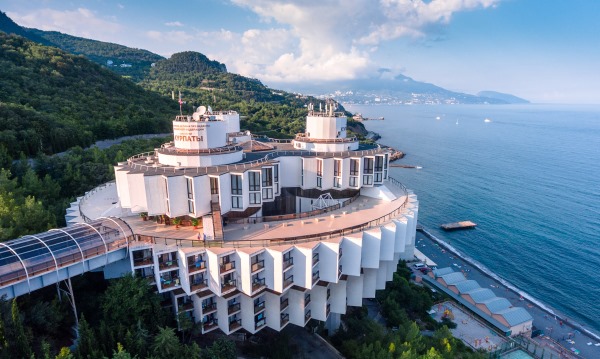 Алушта. Пансионаты на берегу моря, с бассейном, питанием "Все включено", пляжем, лечением. Цены путевок