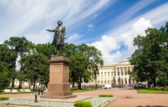 Площади Санкт-Петербурга. Истории, описание: Дворцовая, Сенная, Восстания, Сенатская, Победы, Александра Невского, Конституции