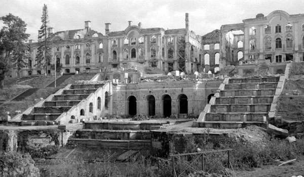 Дворцово-парковый ансамбль Петергоф. Факты, достопримечательности, фото и описание