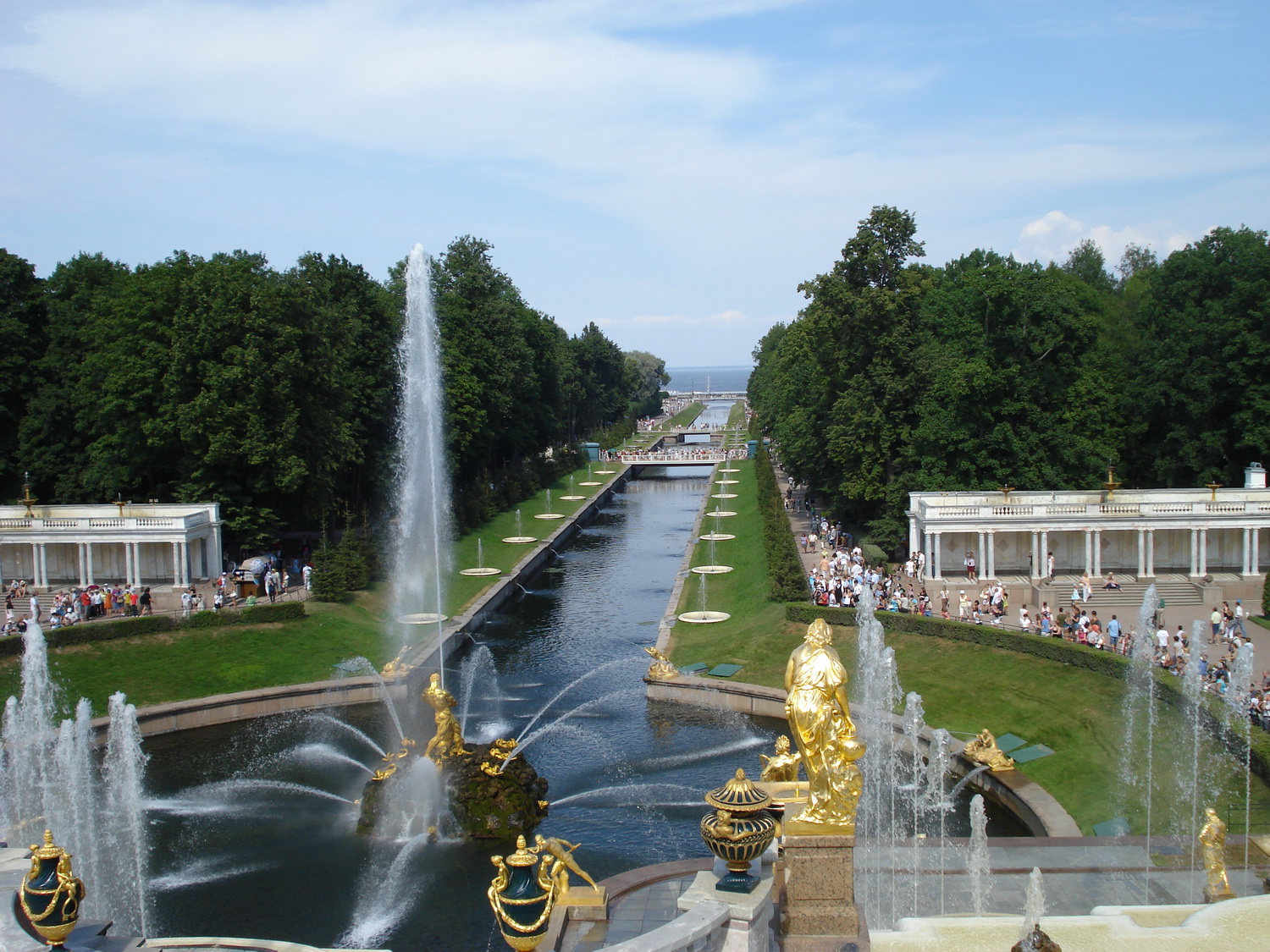 Дворцово-парковый ансамбль Петергоф. Факты, достопримечательности, фото и описание