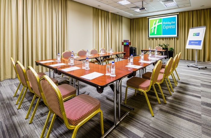 Holiday Inn Express Jumeirah 2* Дубай, Джумейра, ОАЭ. Отзывы, фото отеля, цены