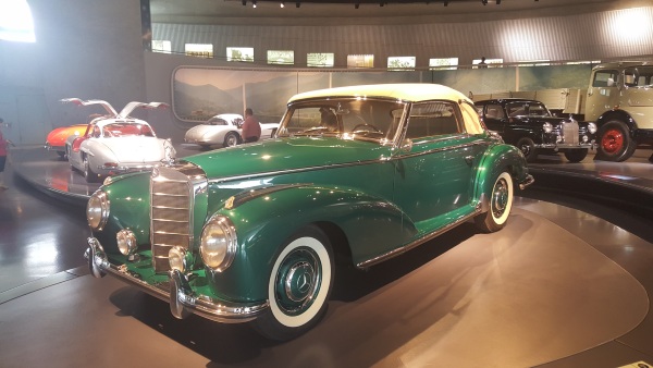 Музей Mercedes-Benz (Мерседес) в Штутгарте, Германия. Фото экспозиций, адрес, как добраться