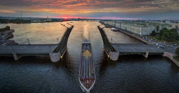 Дворцовый мост в Санкт-Петербурге. Фото, история, когда разводят, интересные факты
