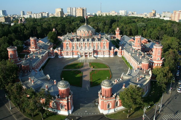 Петровский Путевой дворец в Москве. История, фото, отель, экскурсии, интересные факты