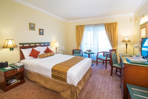 Hotel Holiday International Sharjah 4* (Холидей Интернациональ) ОАЭ/Шарджа. Отзывы, фото, цены