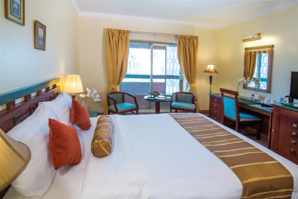 Hotel Holiday International Sharjah 4* (Холидей Интернациональ) ОАЭ/Шарджа. Отзывы, фото, цены