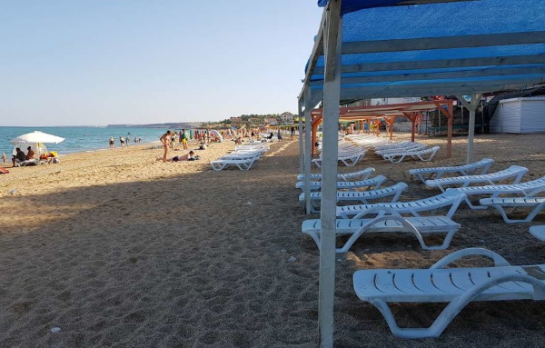 Отели в Севастополе на берегу моря все включено с бассейном, питанием, пляжем. Цены