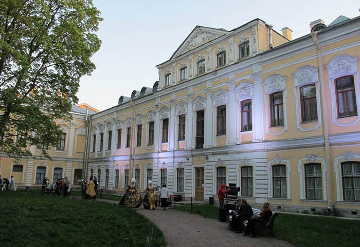 Фонтанный дом в Санкт-Петербурге. Фото, история