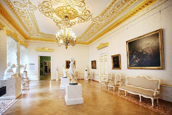 Фонтанный дом в Санкт-Петербурге. Фото, история