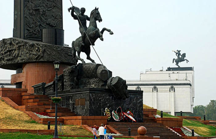 Самый высокий памятник в мире. Фото, сколько метров