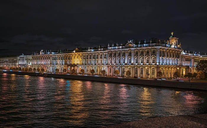 Прогулки на теплоходе в Санкт-Петербурге ночью с выходом в Финский залив