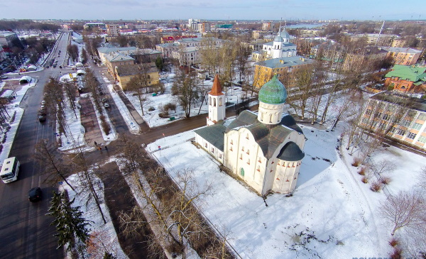 Церковь Федора Стратилата на ручью, Новгород 14 век. Фото