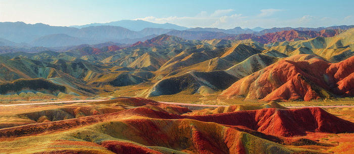 Чжанъе (Zhangye), Китай, и радужные горы Данься. Фото
