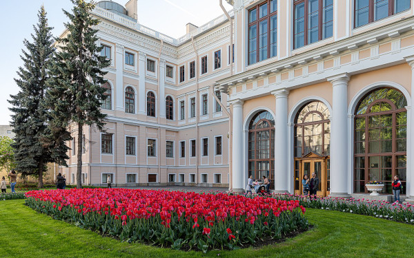 Аничков дворец в Санкт-Петербурге. Фото, экскурсии, история