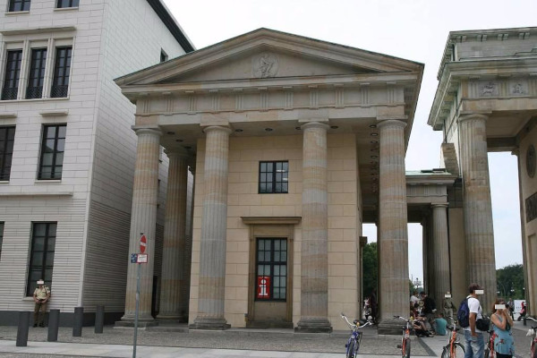 Бранденбургские ворота (Brandenburg Gate) в Берлине. Фото, история, факты