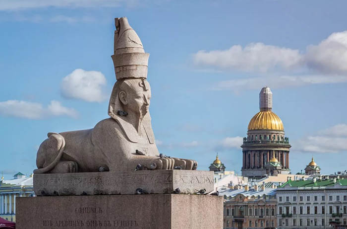 Сфинксы в Санкт-Петербурге, Университетская набережная. История, мосты