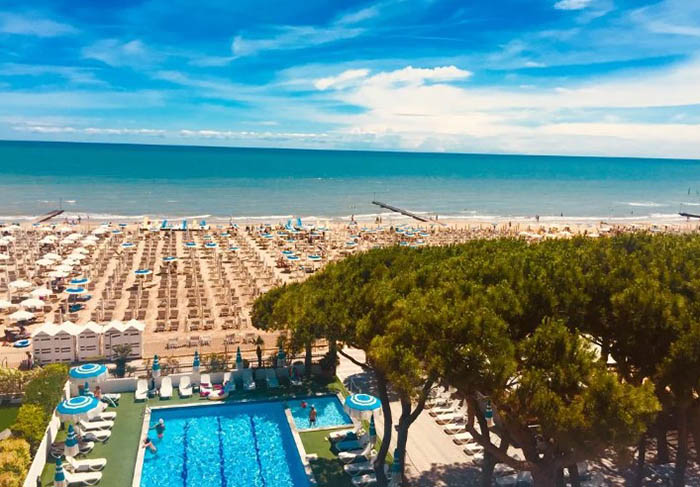 Лидо-ди-Езоло (Lido Di Jesolo), Италия. Отели, фото города и пляжа