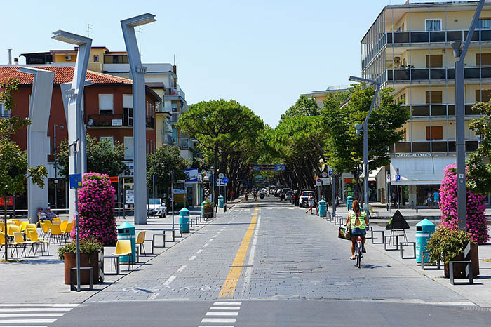 Лидо-ди-Езоло (Lido Di Jesolo), Италия. Отели, фото города и пляжа