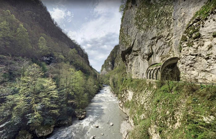 Водопад Пасть дракона и пещера Глубокий Яр, Сочи, Адлер. Фото
