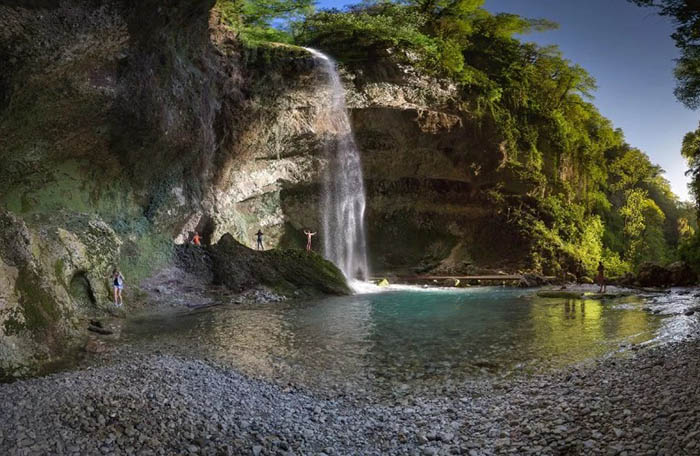 Водопад Пасть дракона и пещера Глубокий Яр, Сочи, Адлер. Фото