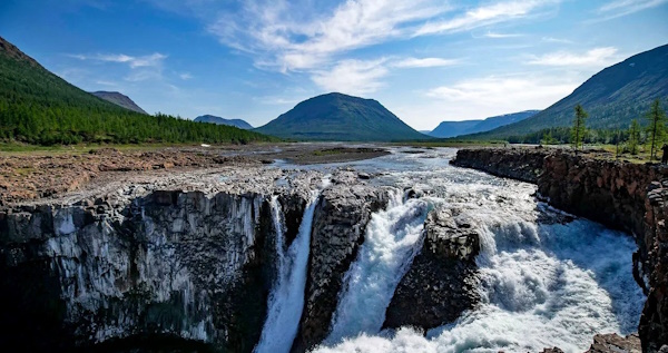 Тальниковый водопад, плато Путорана. Фото, высота