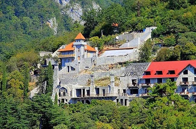 Замок принца Ольденбургского, Абхазия. Фото, история